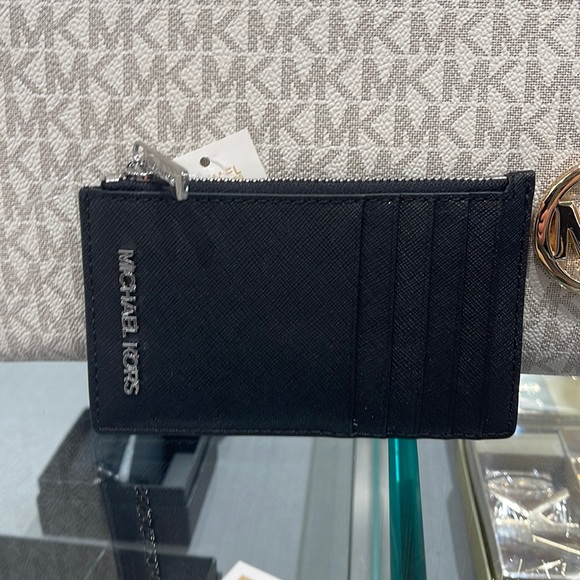 MICHAEL KORS
Jet Set Travel Medium Top Zip Leather Card Case Wallet 
Black 
NWT - Picture 1 of 16